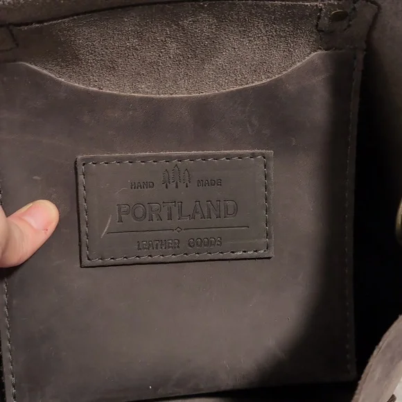 Portland Leather Classic Medium Crossbody Tote - Groupie Grey - Picture 4 of 6